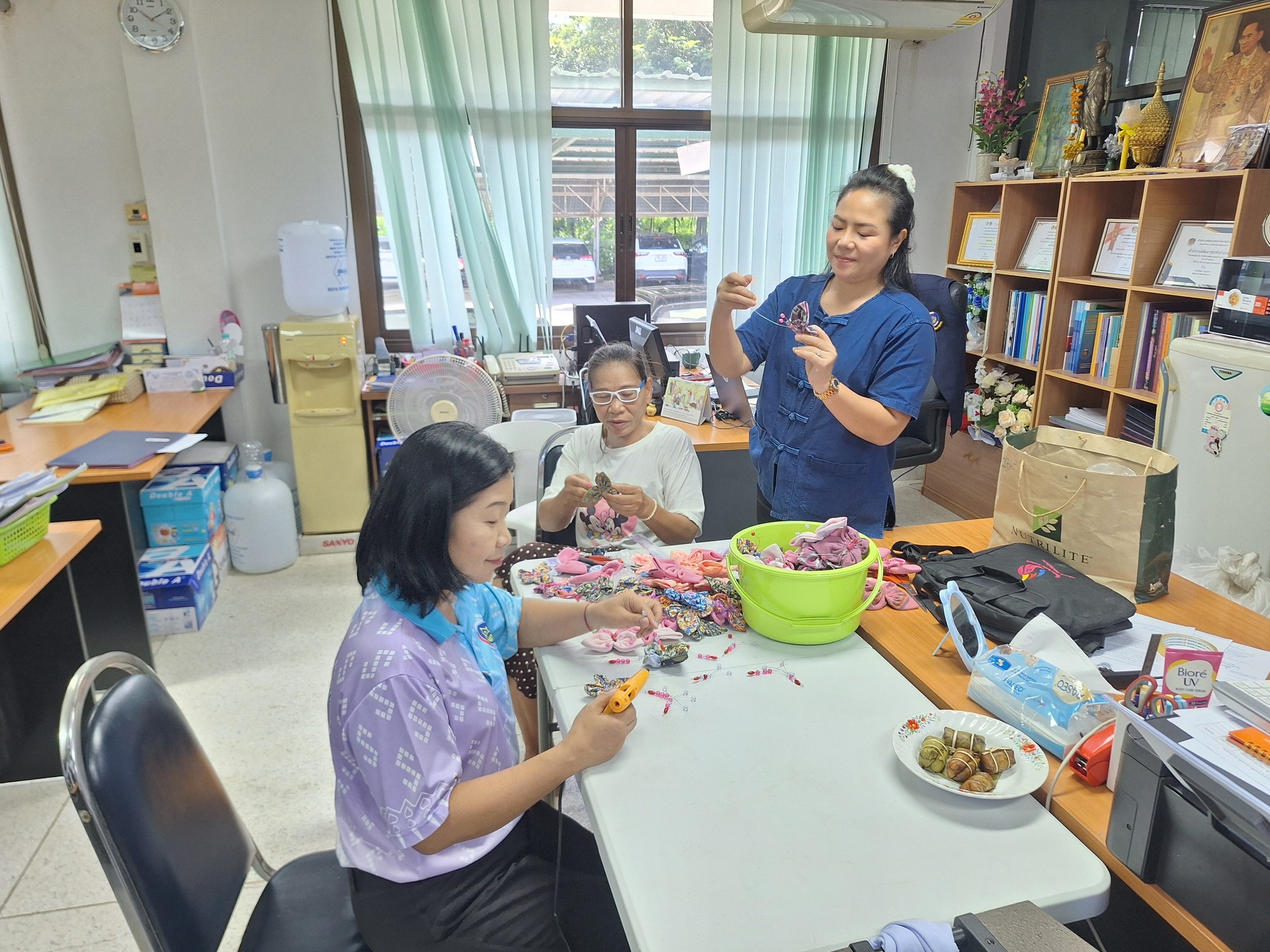 รวบรวมและจัดทำผีเสื้อจากผ้าไทย