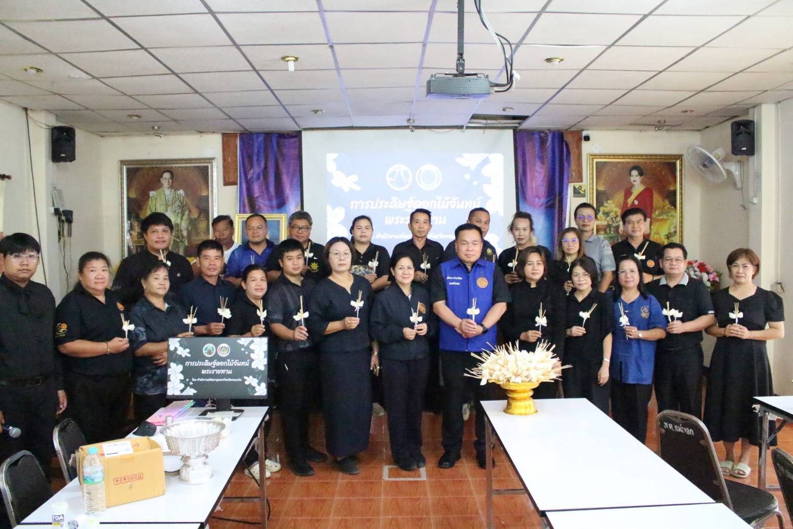 เข้าร่วมโครงการประดิษฐ์ดอกไม้จันทน์ กิจกรรม Kick Off การประดิษฐ์ดอกไม้จันทน์ระดับตำบล ตำบลแม่มอก